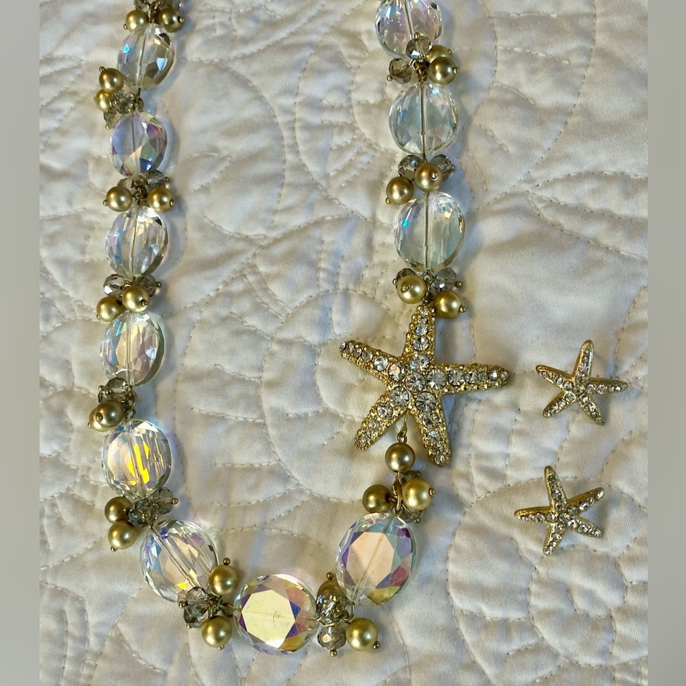 Necklace with gold & iridescent decor w/large star ⭐️ matching starfish earrings
